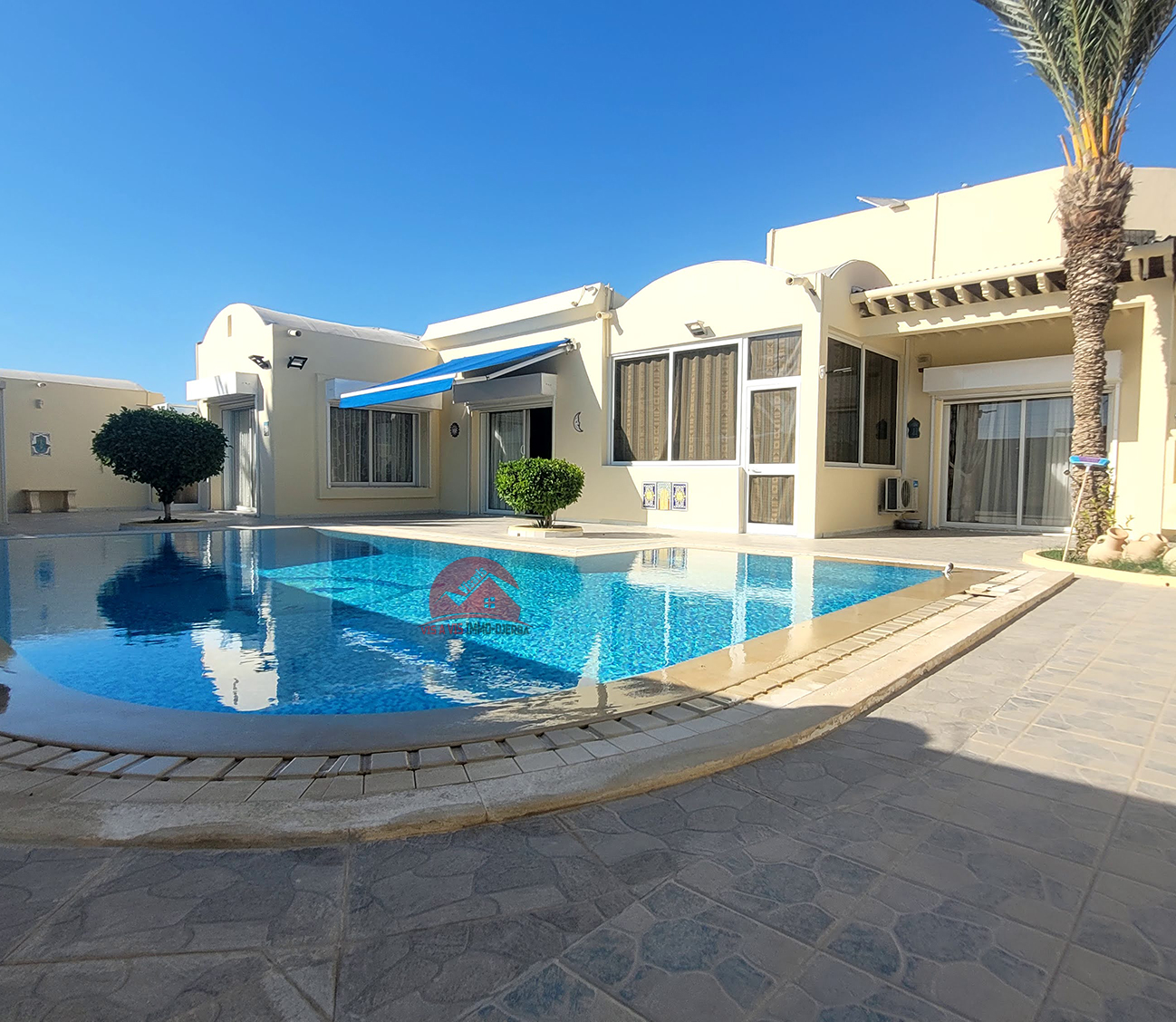 Grande maison à vendre en zone touristique Djerba - Réf V590