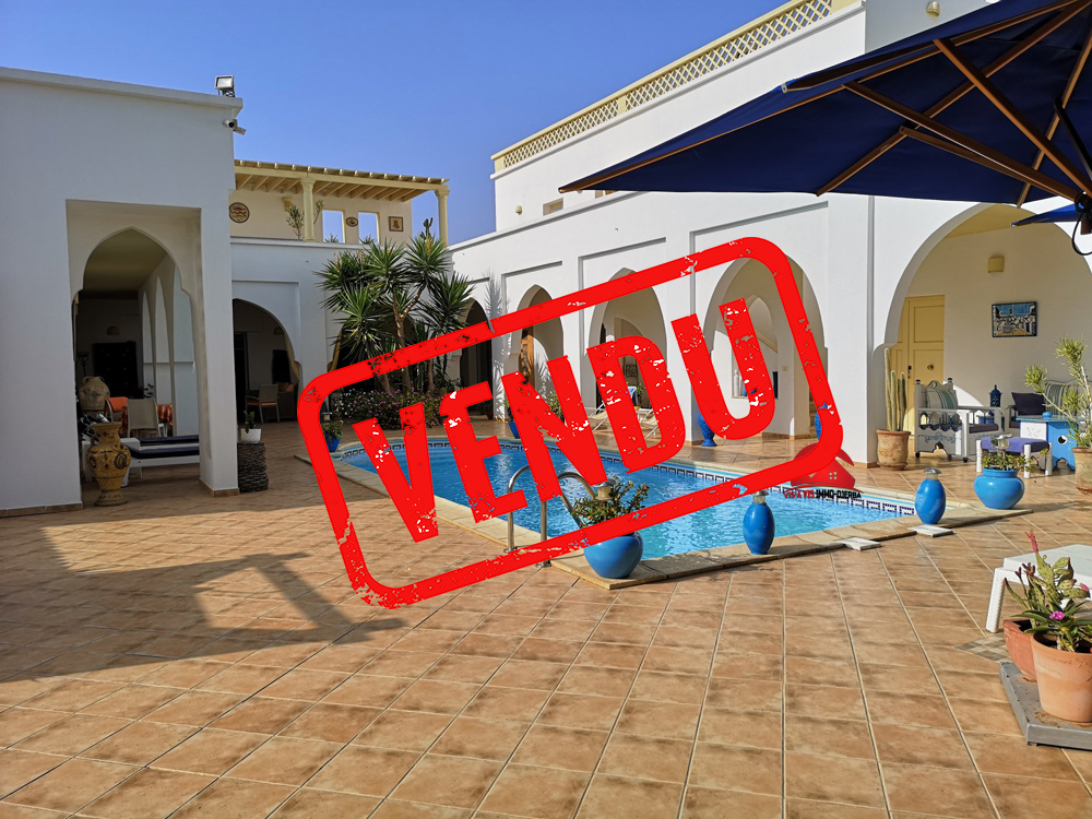 A vendre une belle demeure avec piscine à Djerba - Réf V475
