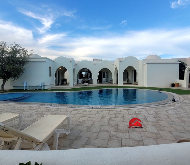 Vente maison djerbienne avec piscine à Arkou Djerba - Réf V602
