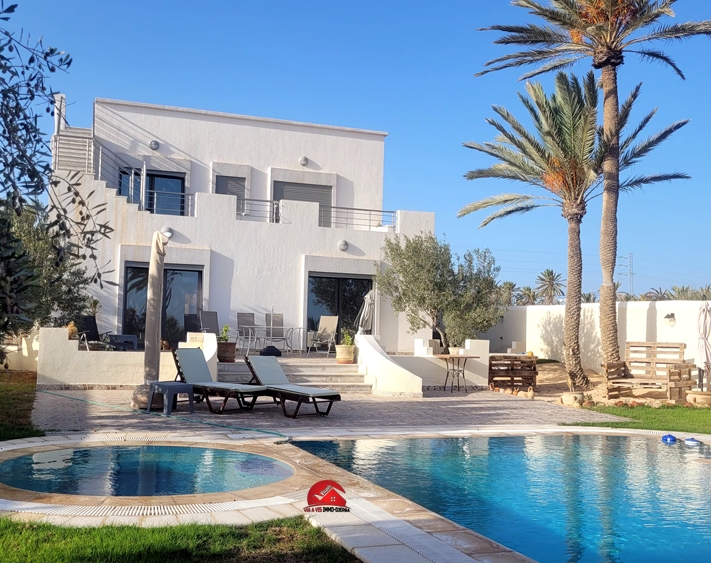 Vente grande villa avec piscine à Midoun Djerba - Réf V606