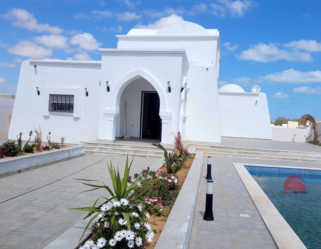 Maison meublée avec piscine à louer à Tezdaine Djerba - Ref L713