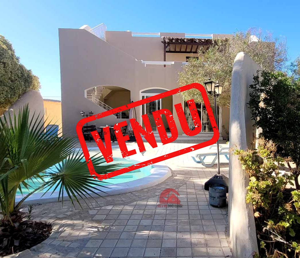 Grande villa avec piscine à vendre à Djerba Houmt Souk - Réf V651