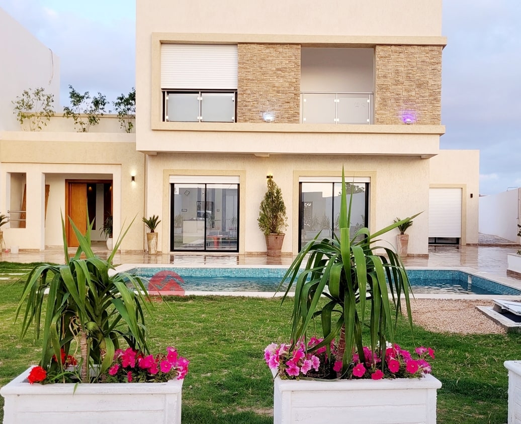 Vente villa avec piscine à Djerba Houmt Souk - Réf V639