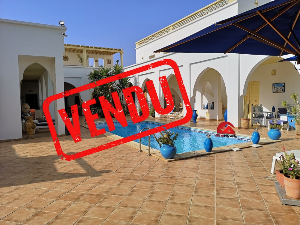 A vendre une belle demeure avec piscine à Djerba - Réf V475