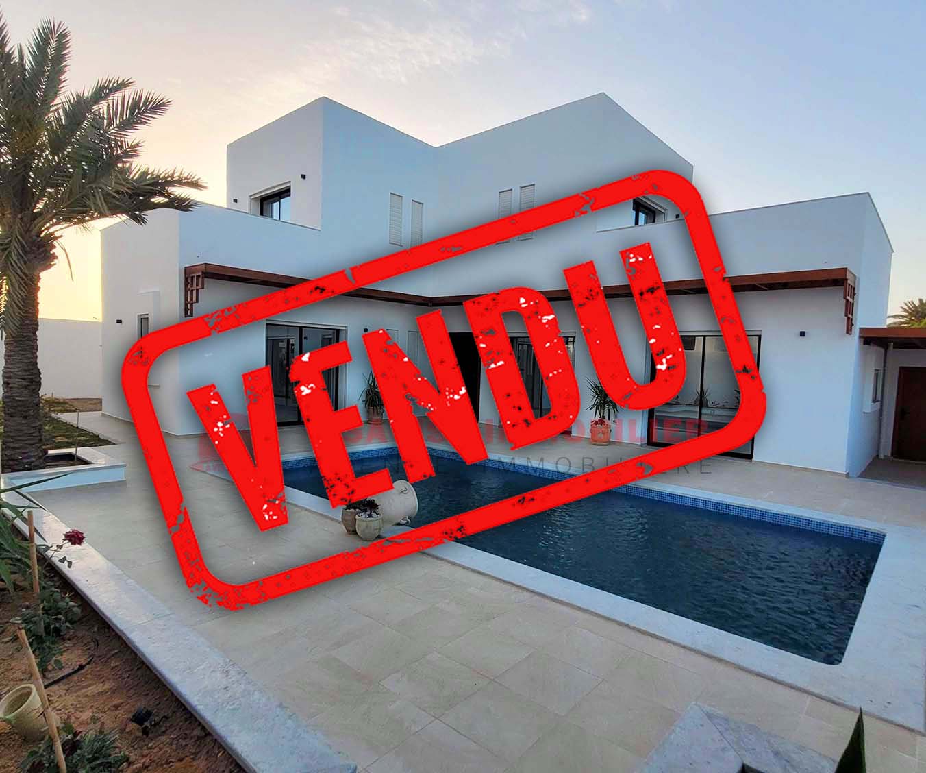 Villa avec piscine - titre bleu - zone urbaine Djerba - Réf V553