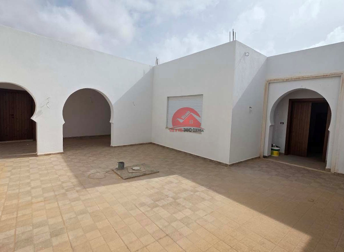 Villa de plain-pied à vendre à Houmt Souk Djerba ZU - Réf V713