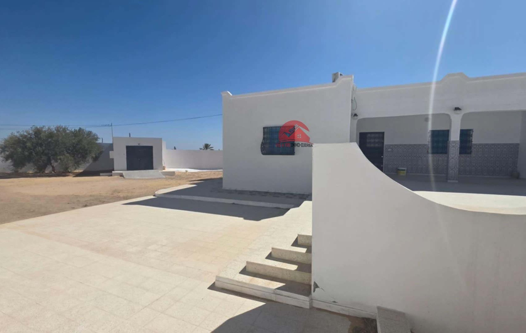 Maison avec terrain à vendre à Houmt Souk Djerba ZA - Réf V724
