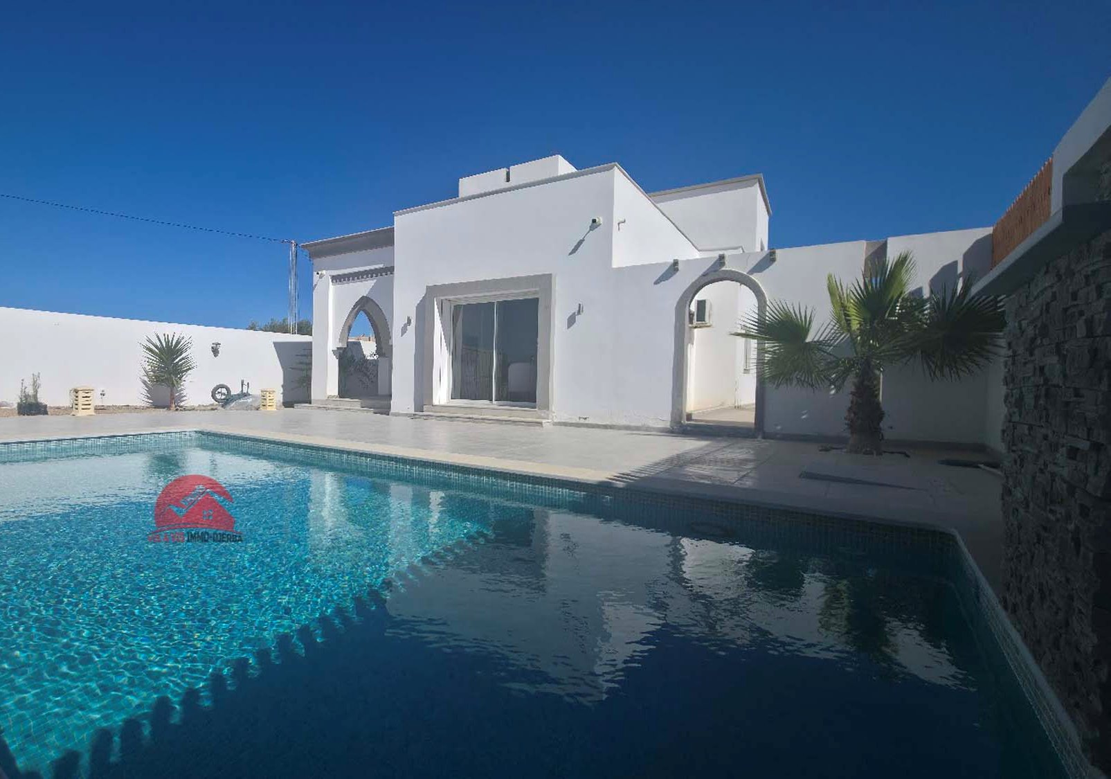 Villa avec étage titrée à vendre à Mellita Djerba – ZU