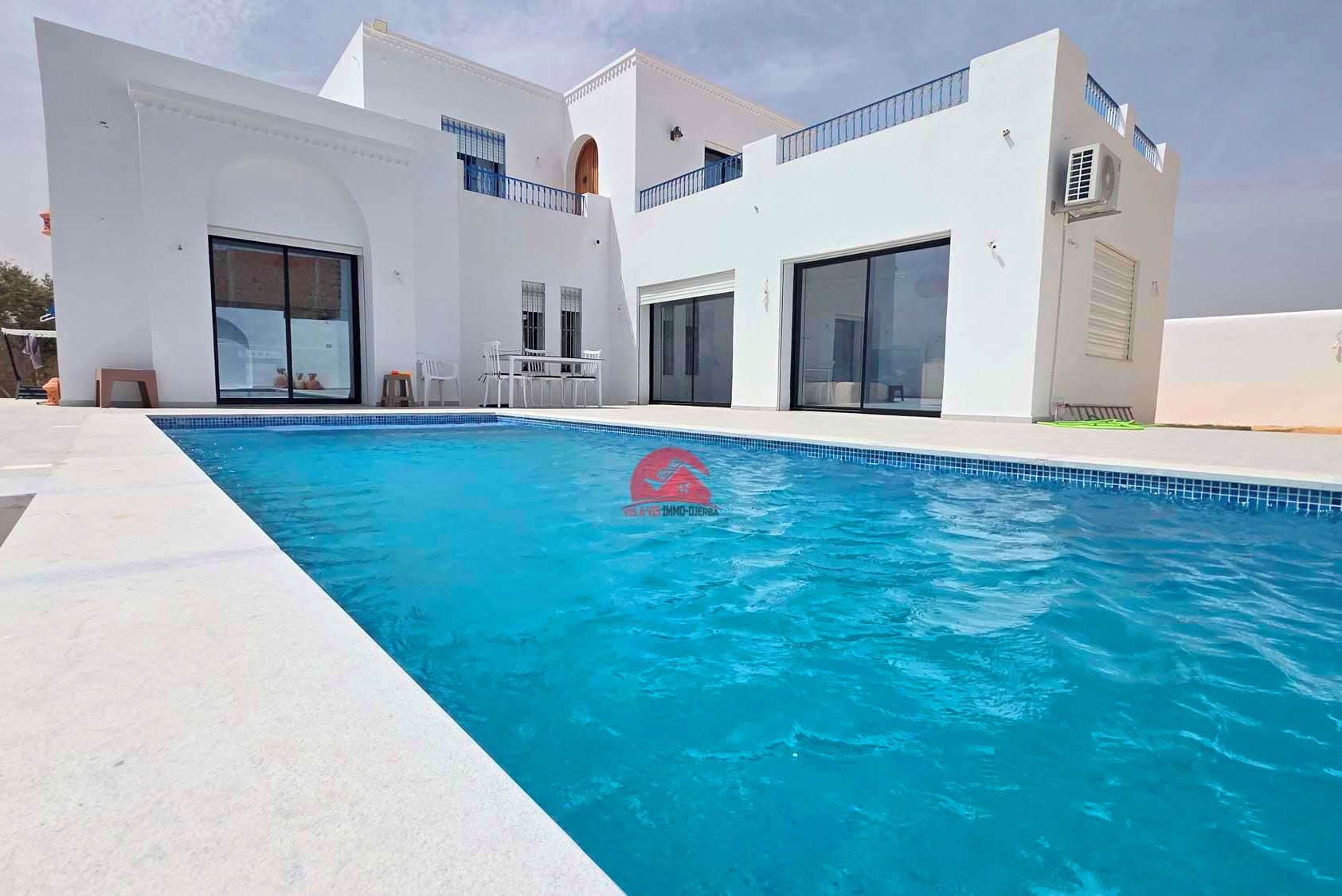 Villa neuve avec piscine à vendre à Mezraya Djerba – ZA