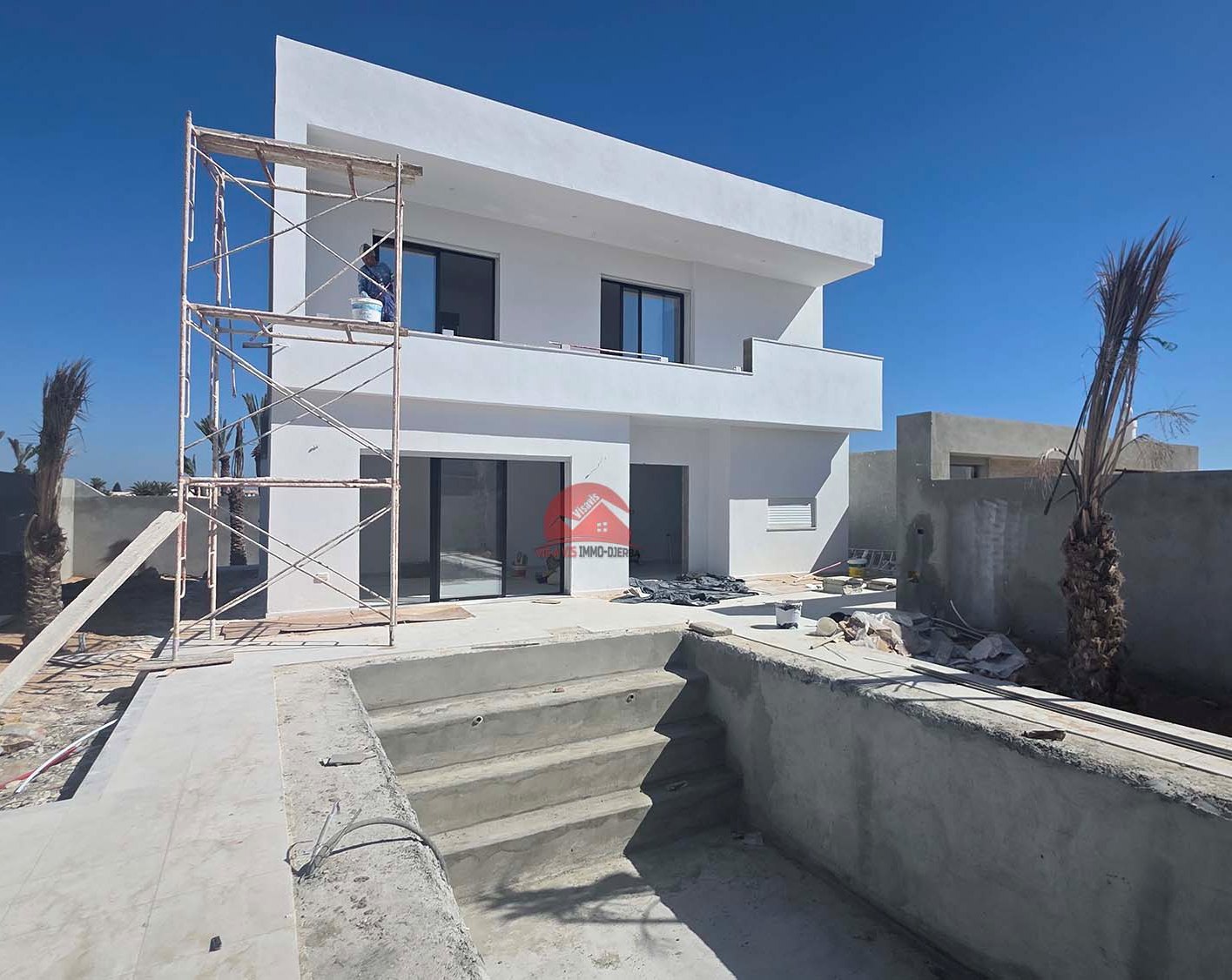  A vendre villa moderne avec étage et piscine privée - ZU