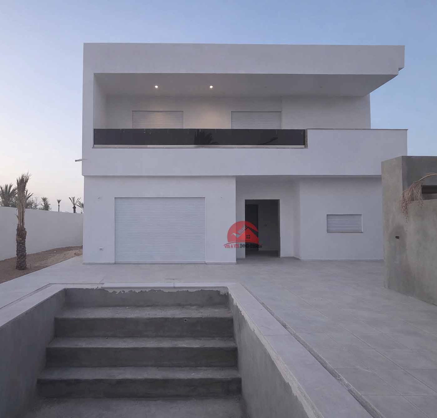  A vendre villa moderne avec étage et piscine privée - ZU