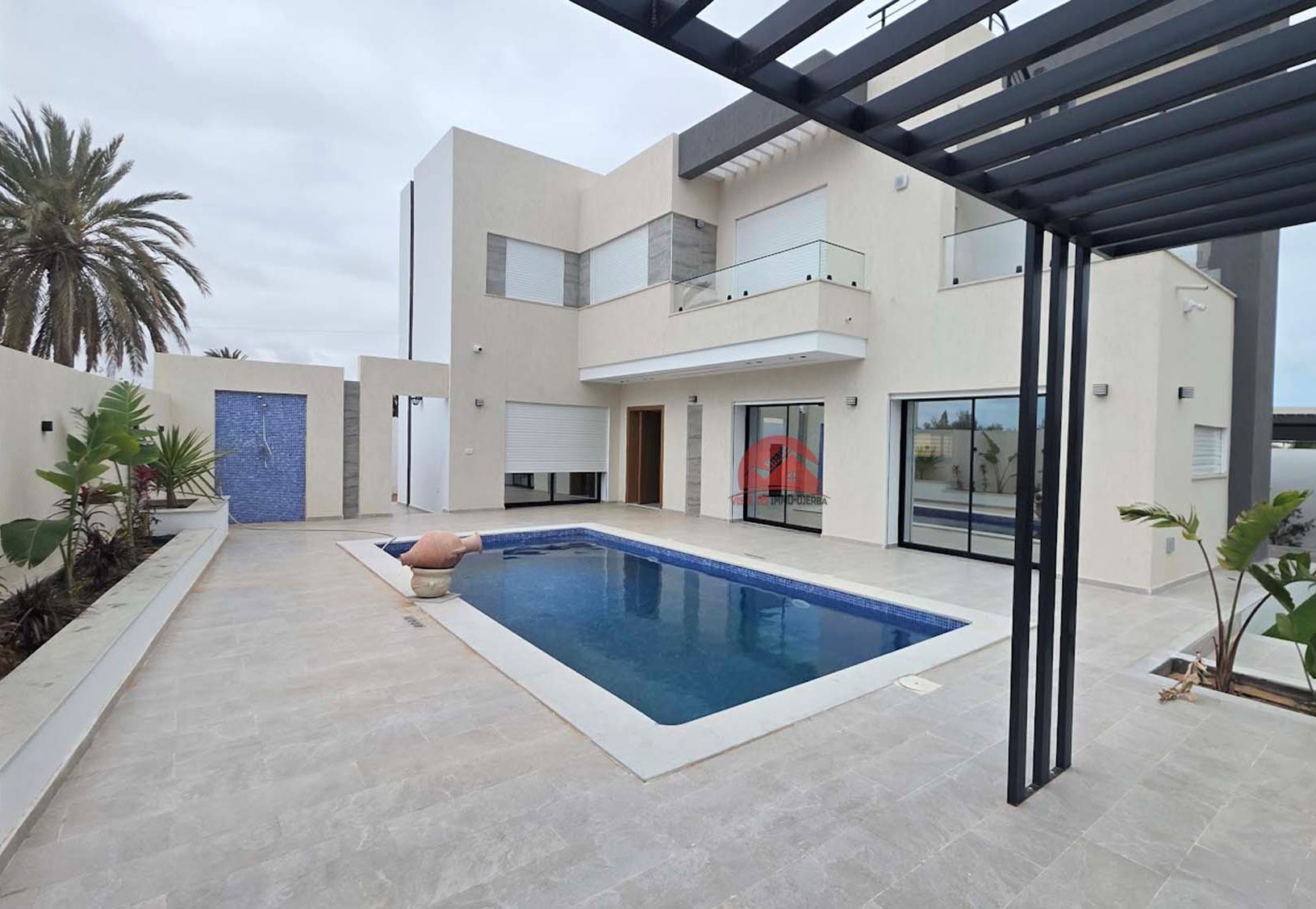Villa haut standing avec piscine à vendre à Tezdaine Djerba - ZA