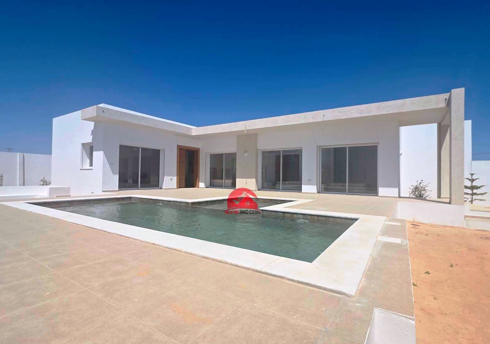 Villa meublée avec piscine à louer à l’année à Tezdaine Djerba