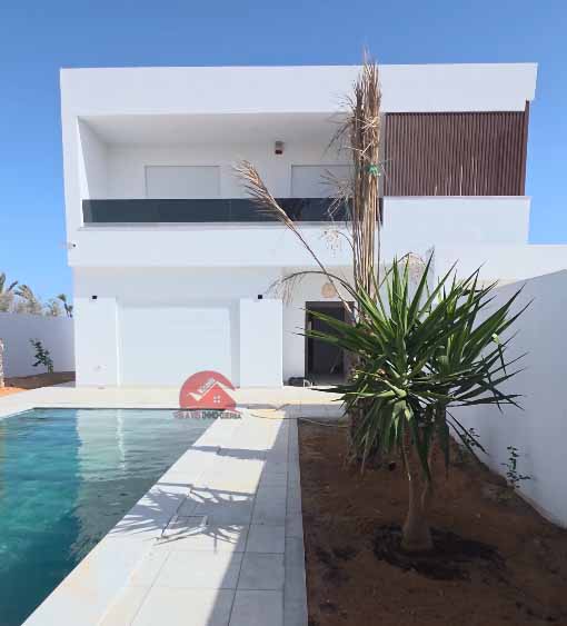  A vendre villa moderne avec étage et piscine privée - ZU