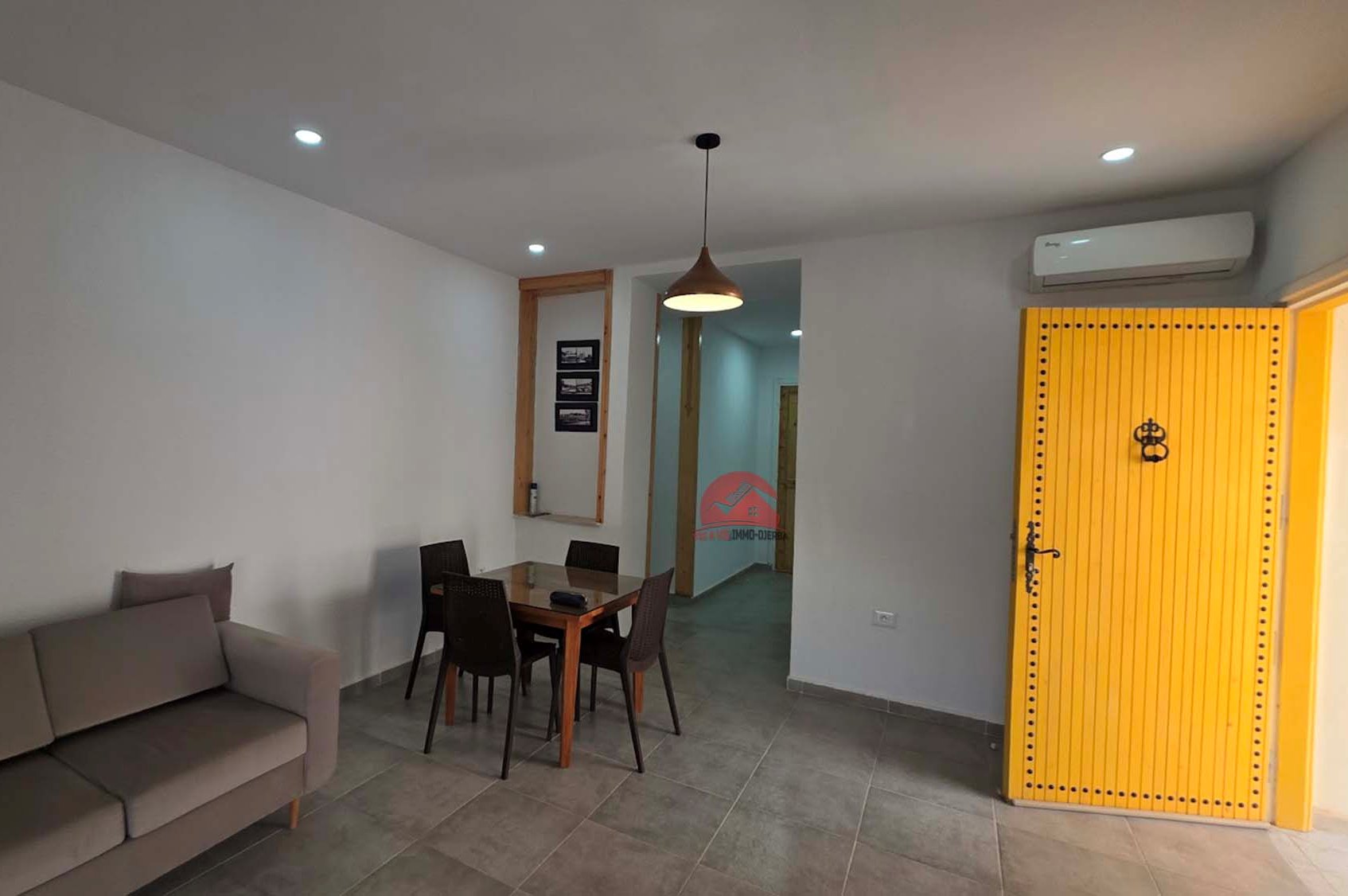A louer à l'année appartement S2 à l'étage à Houmt souk Djerba