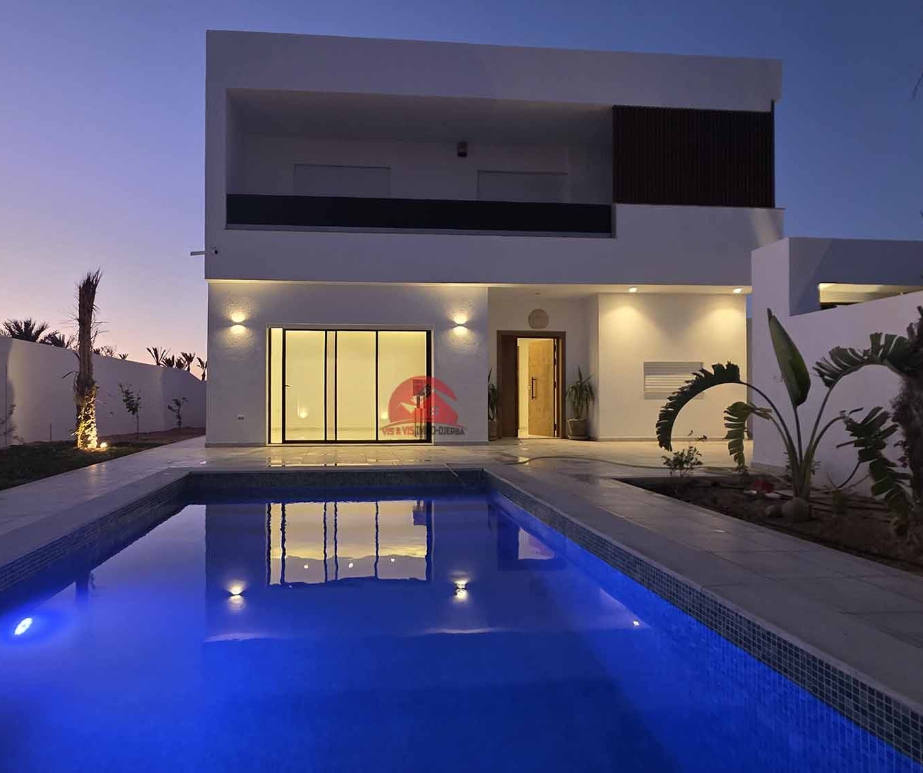  A vendre villa moderne avec étage et piscine privée - ZU