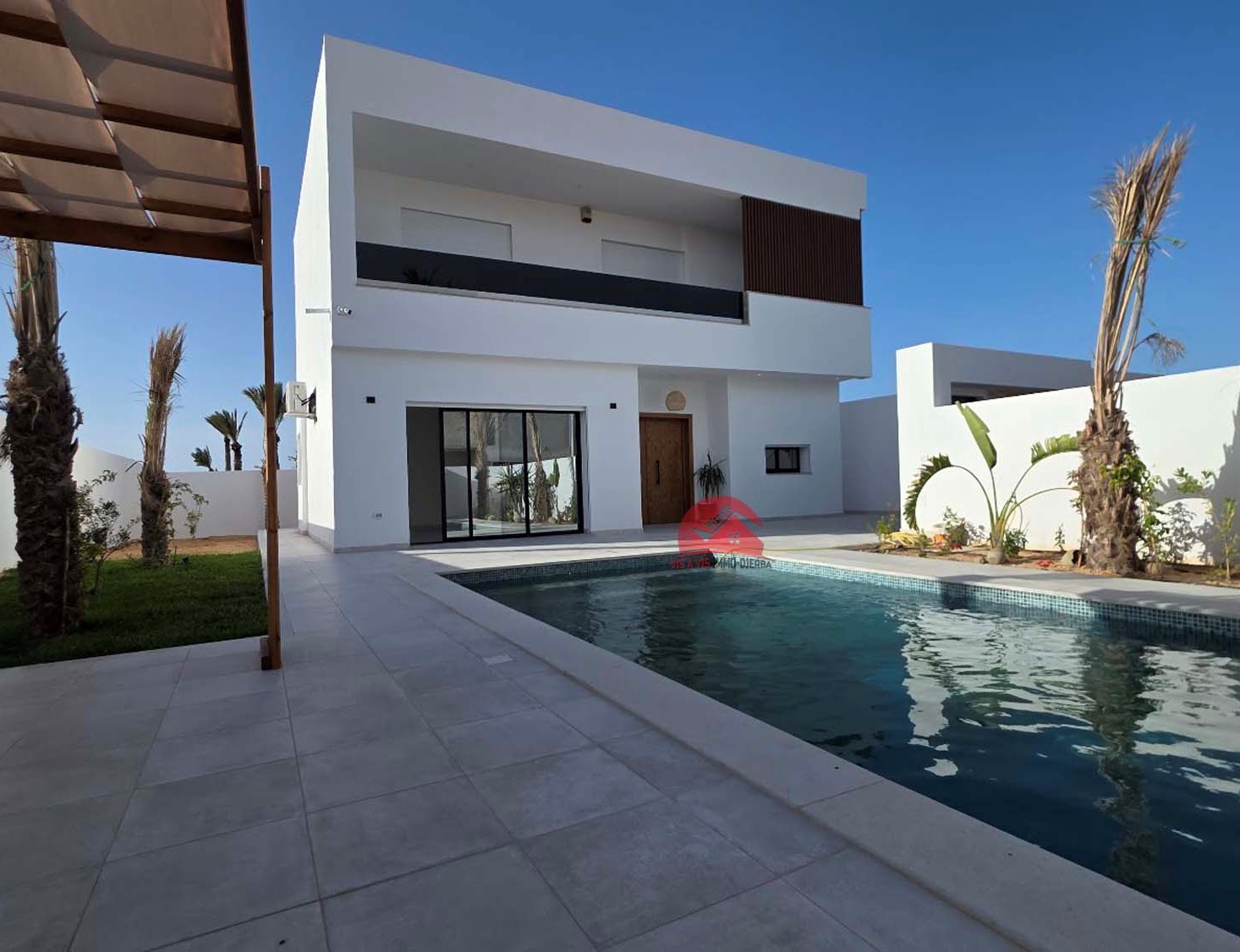 Vente villa avec piscine - conforme et avec titre bleu - ZU Djerba