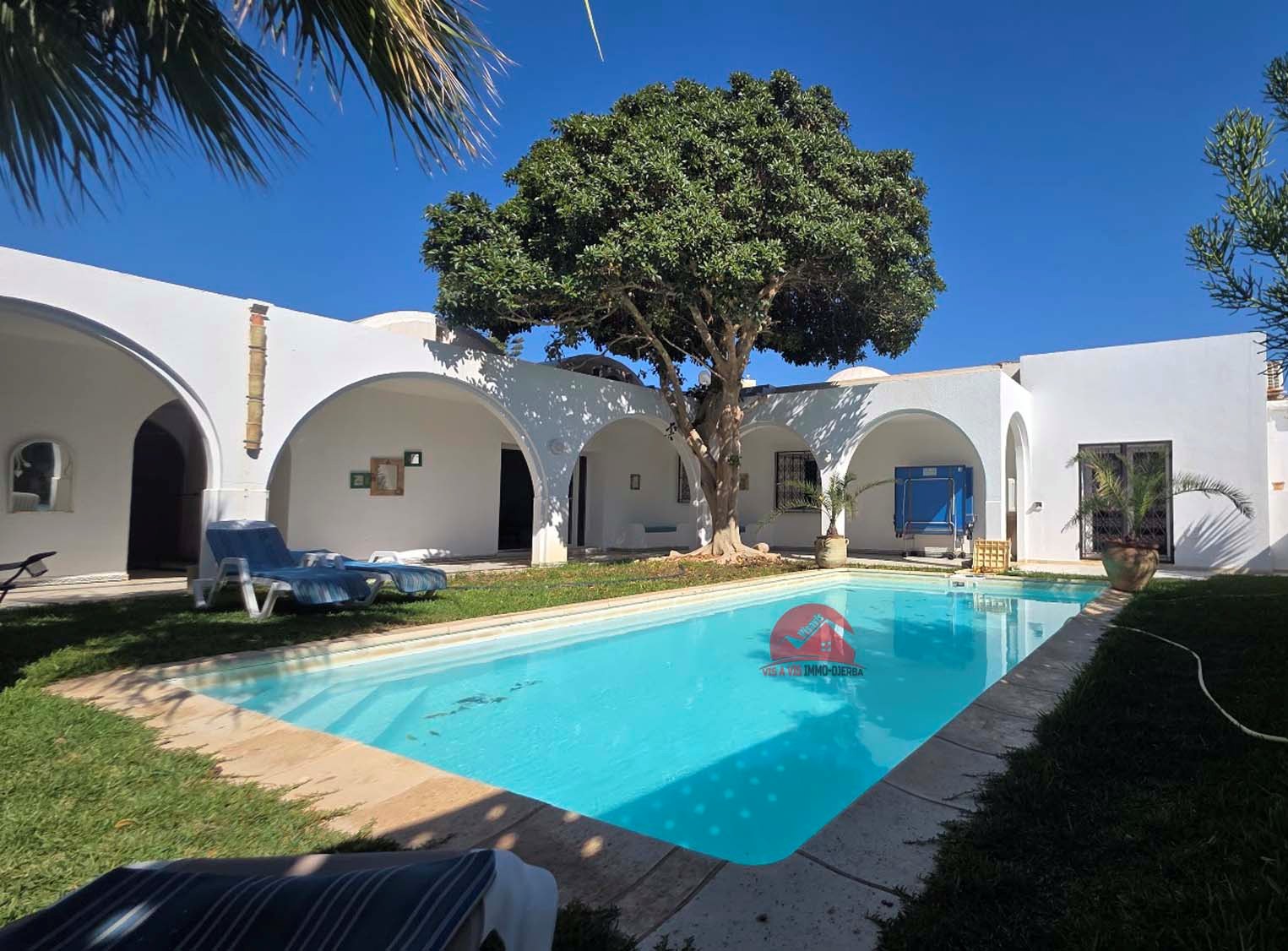 A vendre une grande villa contemporaine à la zone touristique Djerba