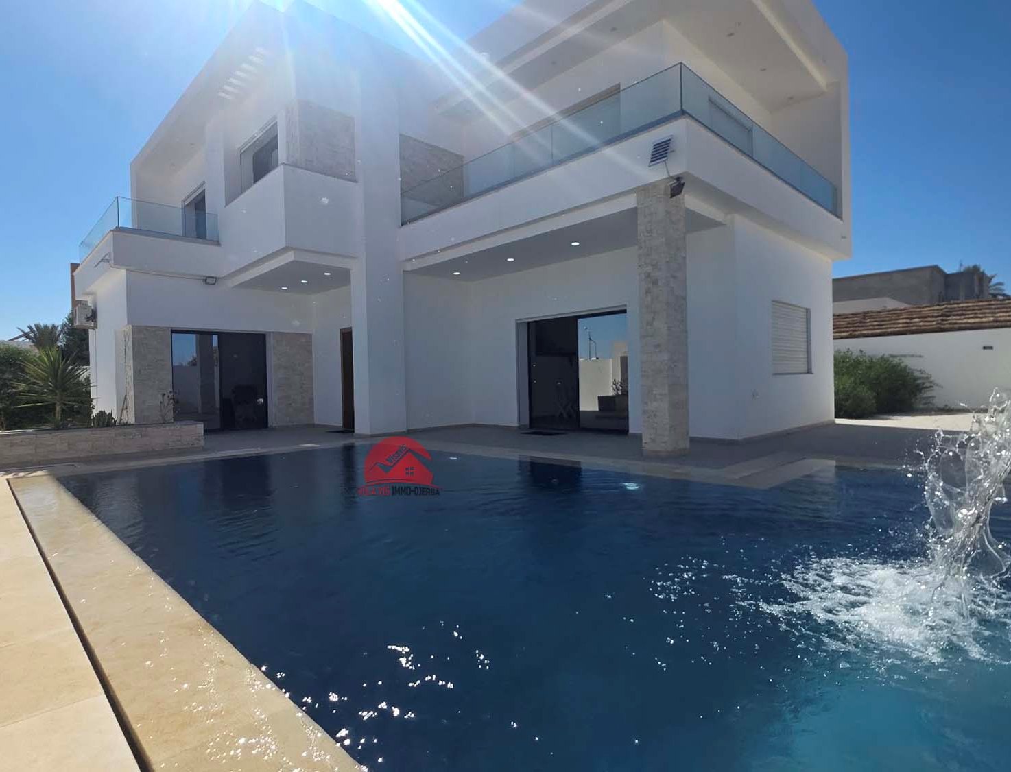 Villa neuve avec piscine privée à vendre à Aghir Djerba ZU