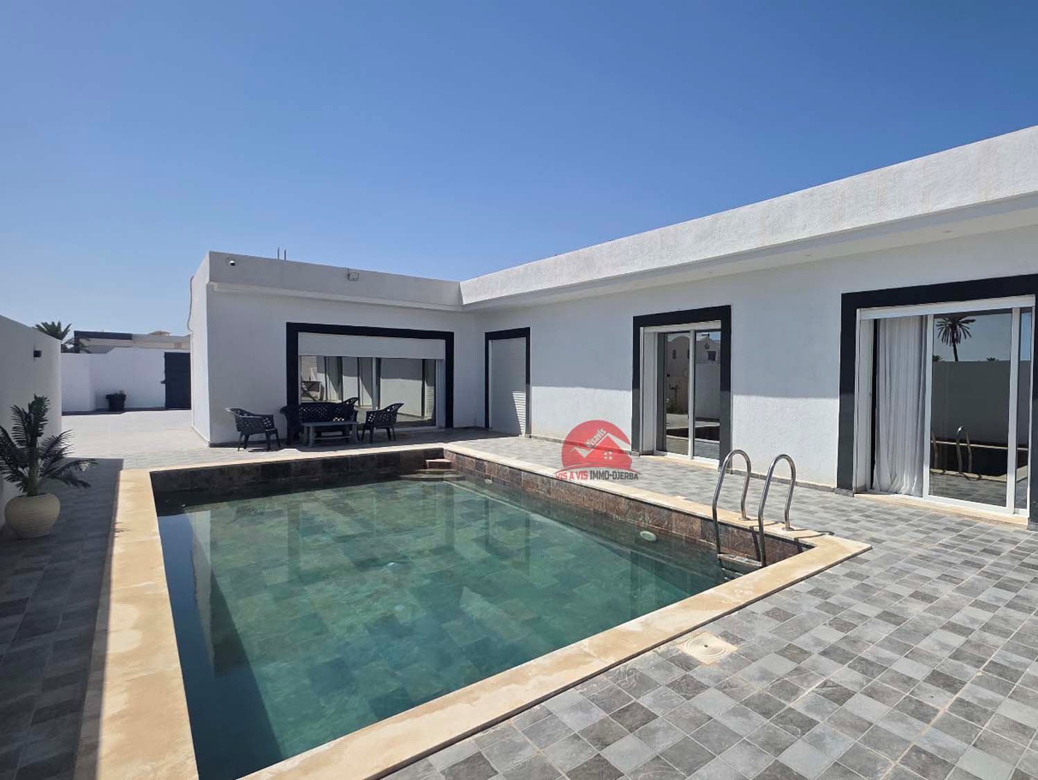 Charmante villa avec piscine à vendre à Tezdaine Djerba - ZA
