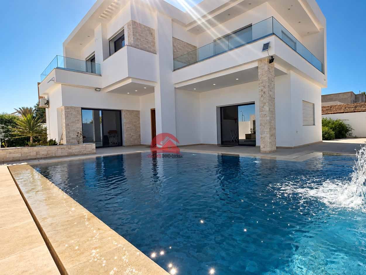 Villa neuve avec piscine privée à vendre à Aghir Djerba ZU